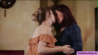 Ivy Wolfe spreder benene Magdalene StMichaels slikker lad hendes fisse Ivy Wolfe spreder benene Magdalene StMichaels slikker lad hendes fisse