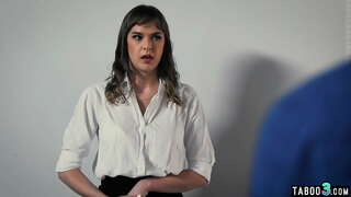 Couage žena naročanje ji zaposlenega Vanguard, da pofukati hubby