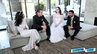 Папочки помогают своим падчерицам Хейзел Мур и Джазмин Лаву получить некоторые знания о сексе