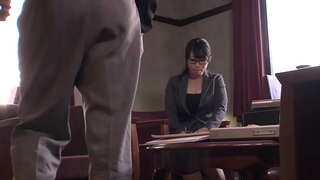 Srčkan japonski urad angel ponuja fafanje, da je njen šef pred močenje ji pantie in prejemanje hugh creampie