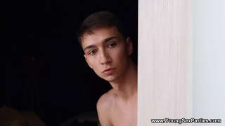 מין צעיר הצדדים - צפה אותם כמו שהם הולכים פרוע לגמרי, שרכב על הפנים, זין