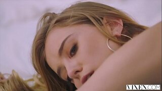 VIXEN ماڈل حیرت انگیز جنگلی جنسی باس کے ساتھ