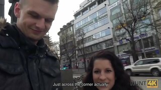 HUNT4K.صياد يعثر الجشع عاهرة جوسلين Z على ساحة فاتسلاف في براغ