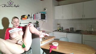 Kuuma Tyttö Runkkaa Pullo - Intensiivinen Orgasmi Kuuma Tyttö Runkkaa Pullo - Intensiivinen Orgasmi