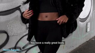 Agent Public Noir royaume-UNI Asie Rae chevauche son gros cul juteux sur l&#039;énorme bite pour de l&#039;argent