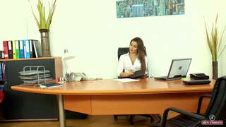 Hlavní Dani Daniels chlupatá kunda plná spermatu (1. Část)