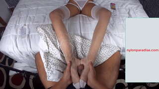 Cum amin'ny nylon tongony faladianao Cum amin'ny nylon tongony faladianao